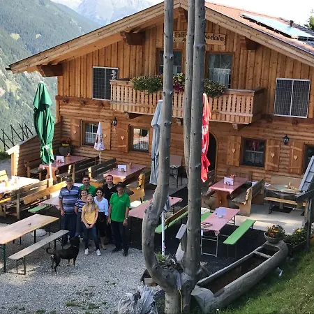 Jasmin ノイシュティフト・イム・シュトゥーバイタール